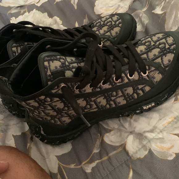 IM SELLIN A PAIR OF DIOR SHOES THAT I ONLY WORE A FEW TIMES - Picture 3 of 3